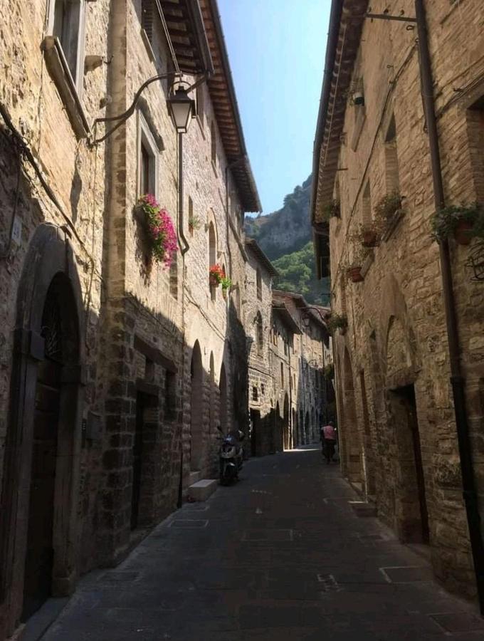 La Dimora Di Pietra Appartement Gubbio Buitenkant foto
