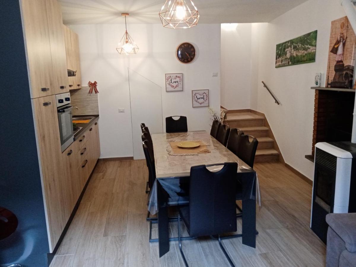 La Dimora Di Pietra Appartement Gubbio Buitenkant foto