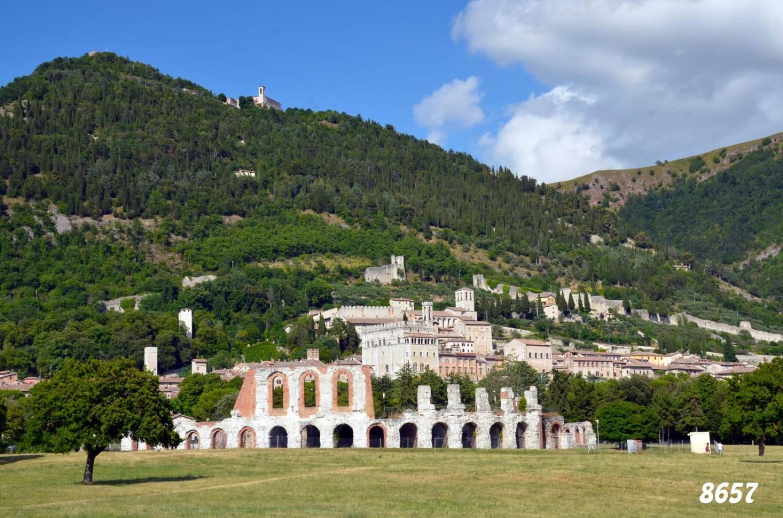 La Dimora Di Pietra Appartement Gubbio Buitenkant foto